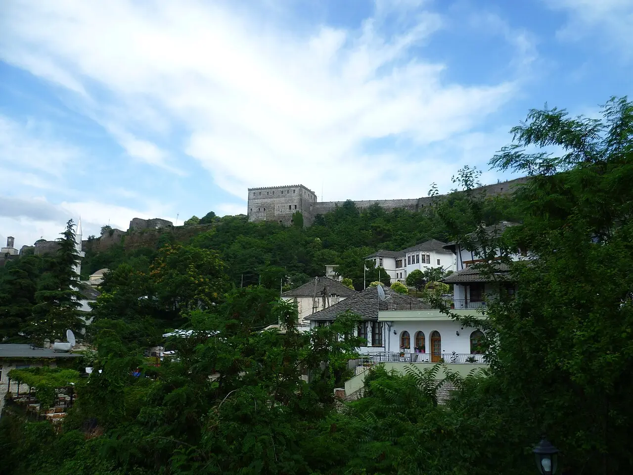 The hilltop castle of Gjirokastër above the slate-roofed houses of the stone city