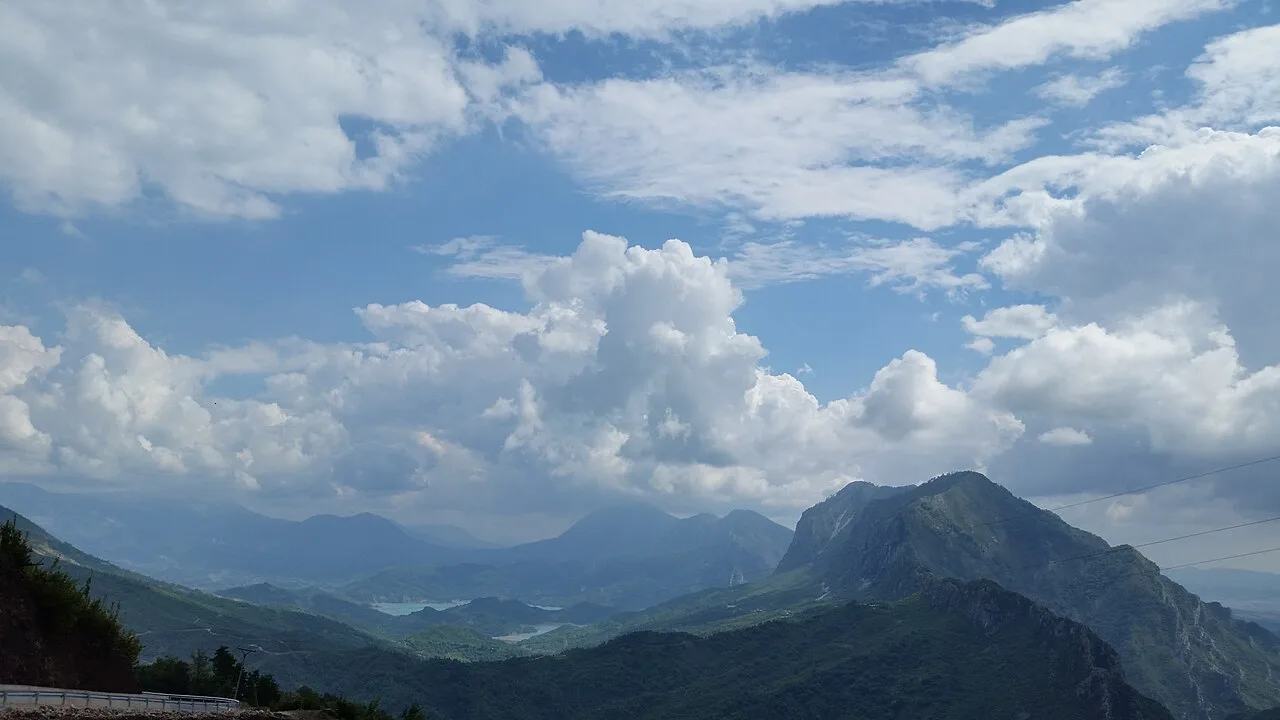 Panoramic look along Bovilla Reservoir under a clear sky