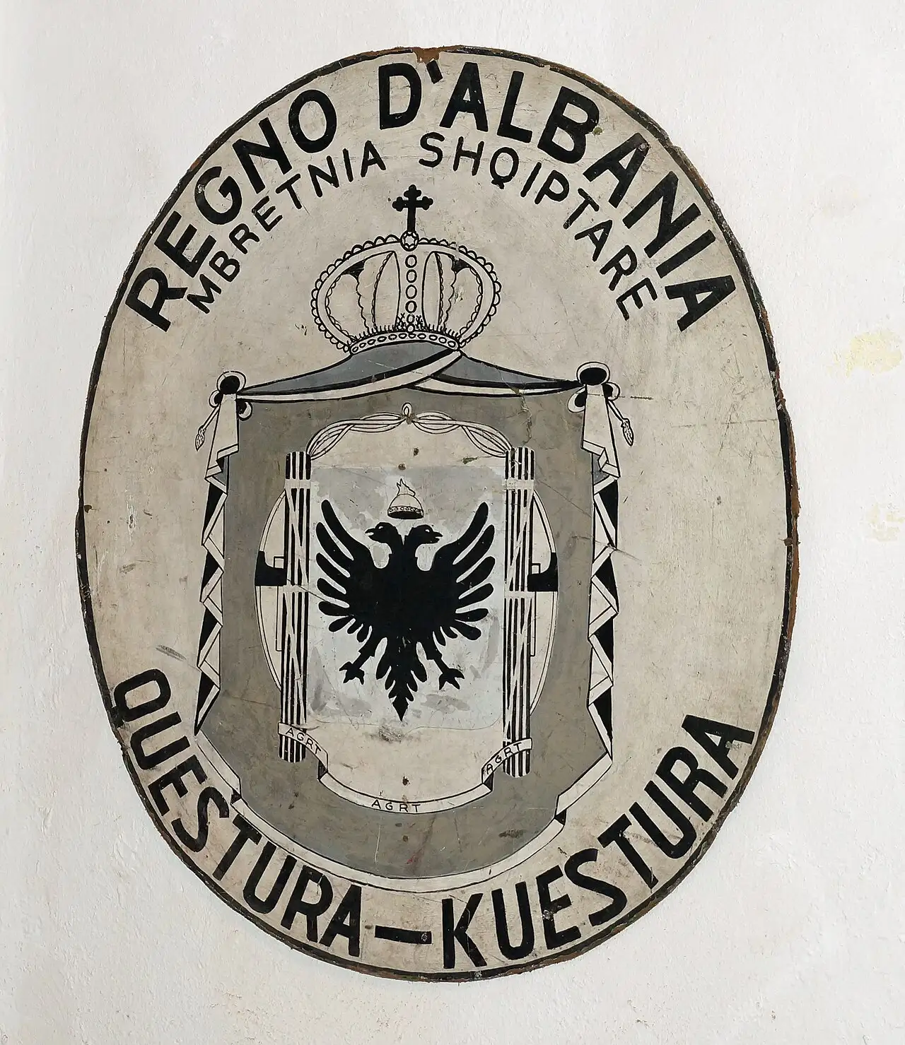 A painted Regno d'Albania police sign from the Italian occupation displayed at Bunk'Art