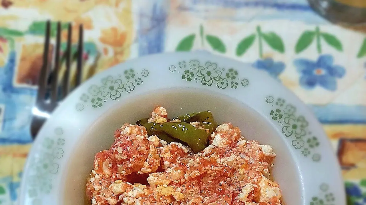 Fërgesë, a baked Albanian dish of peppers, tomato and curd cheese, in a bowl